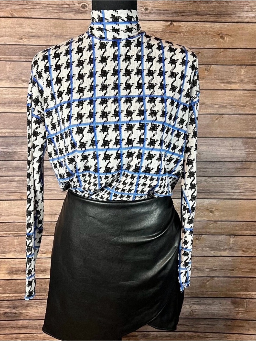 Nine West Mock Neck Houndstooth Plaid Top in White, Black & Blue